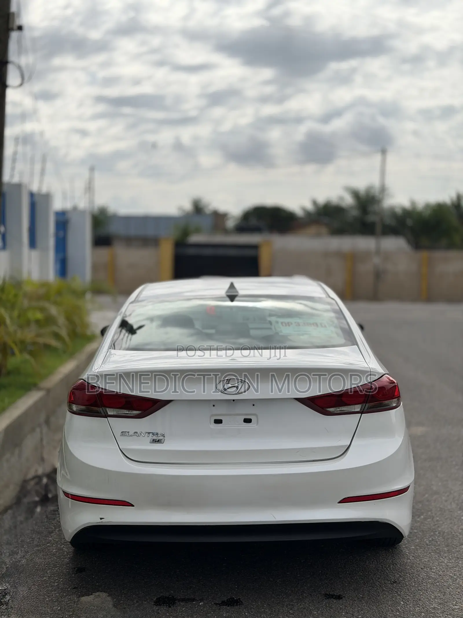 Hyundai Elantra ECO Sedan FWD (1.4L 4cyl 7A) 2017 White