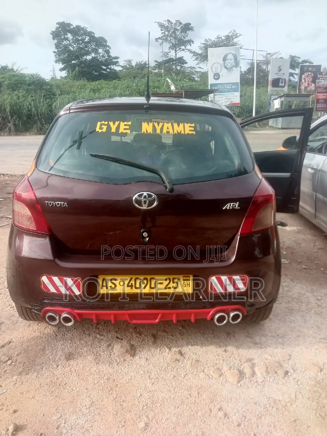 Toyota Yaris SE Hatchback 5dr 2015 Burgundy