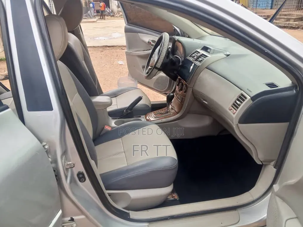 Toyota Corolla 2013 Silver