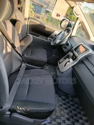 Toyota Voxy 2010 Silver