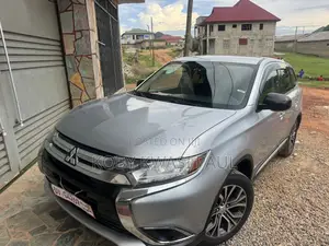 Mitsubishi Outlander 2.0 PHEV AWD 2017 Gray
