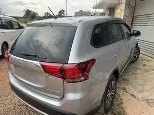 Mitsubishi Outlander 2.0 PHEV AWD 2017 Gray
