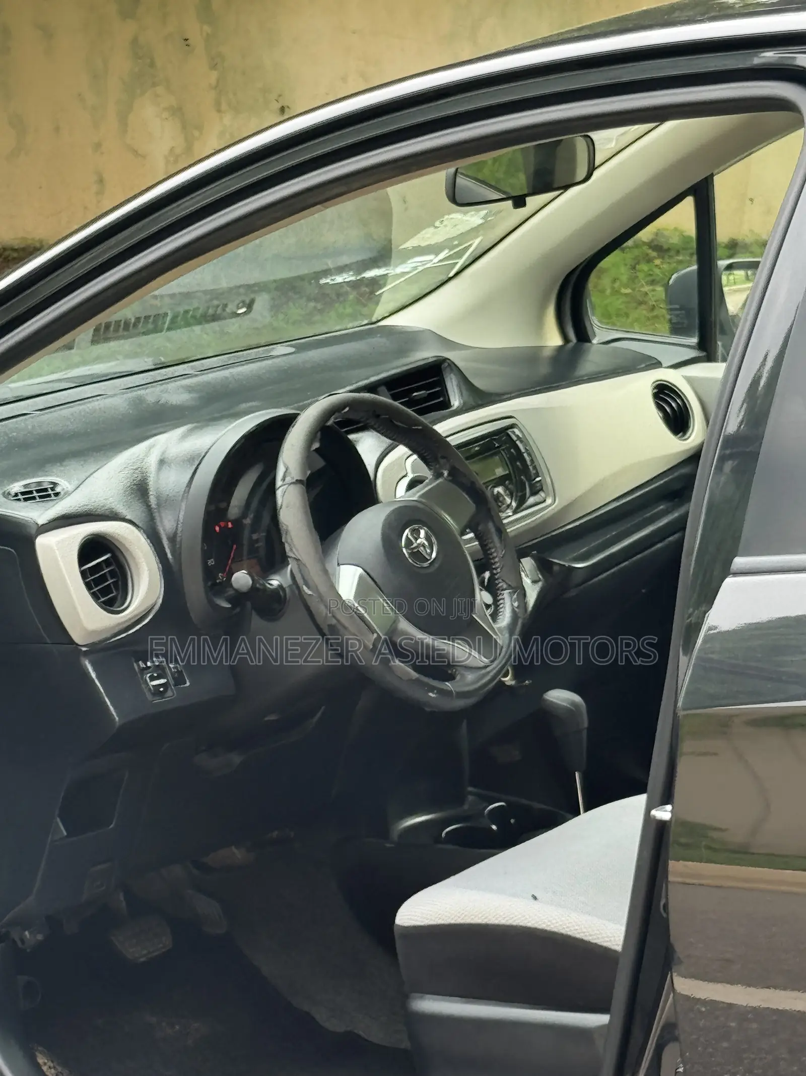 Toyota Vitz 1.0 FWD 5dr 2013 Black