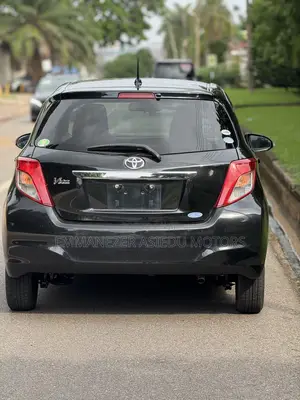 Toyota Vitz 1.0 FWD 5dr 2013 Black