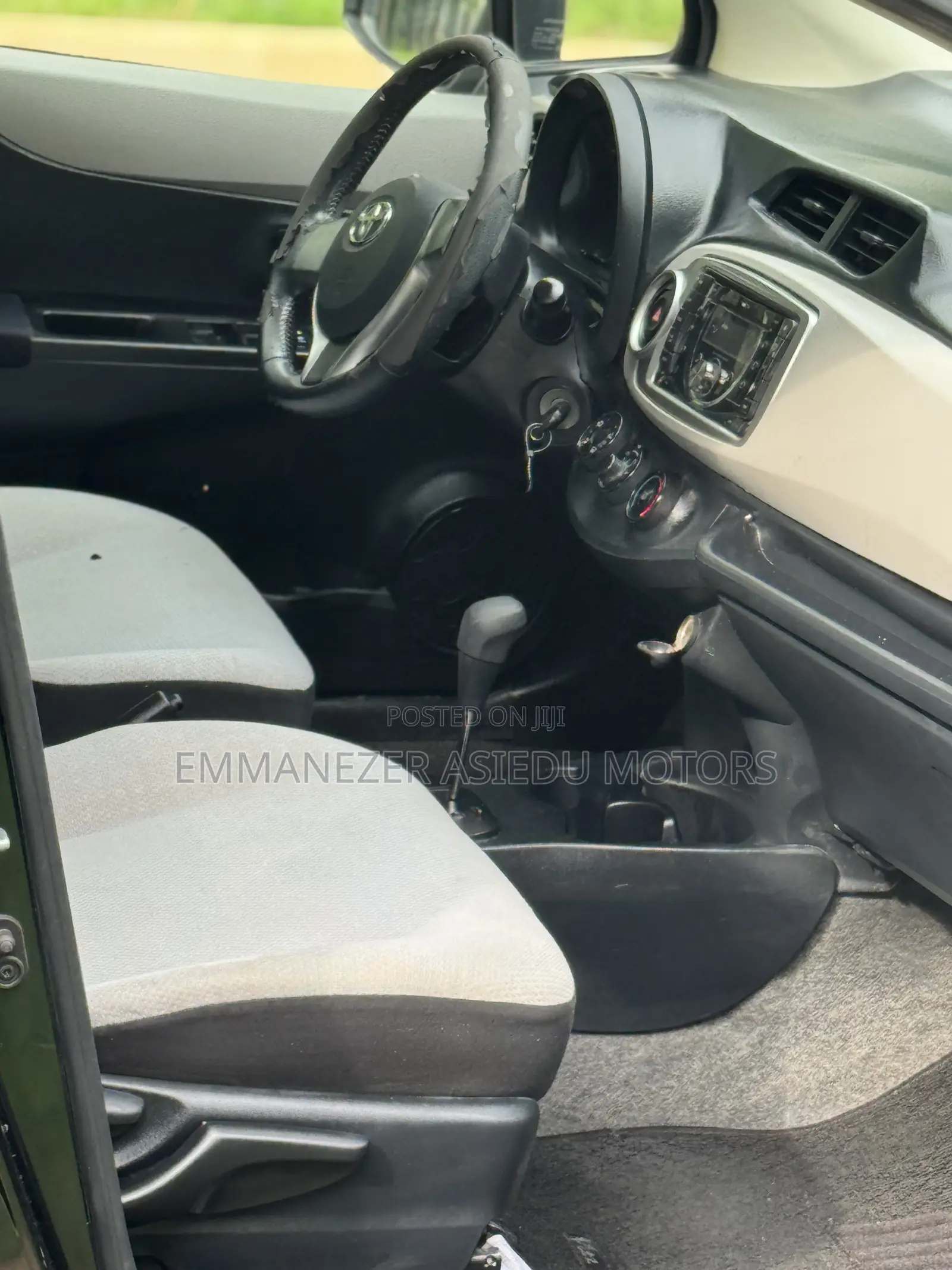 Toyota Vitz 1.0 FWD 5dr 2013 Black