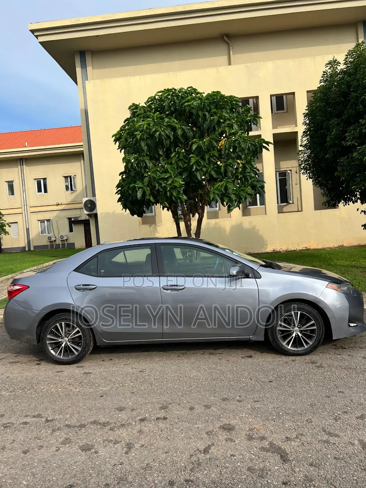 Toyota Corolla L (1.8L 4cyl 2A) 2019 Gray