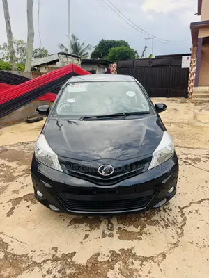 Toyota Vitz 1.0 FWD 5dr 2013 Black