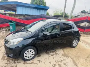 Toyota Vitz 1.0 FWD 5dr 2013 Black