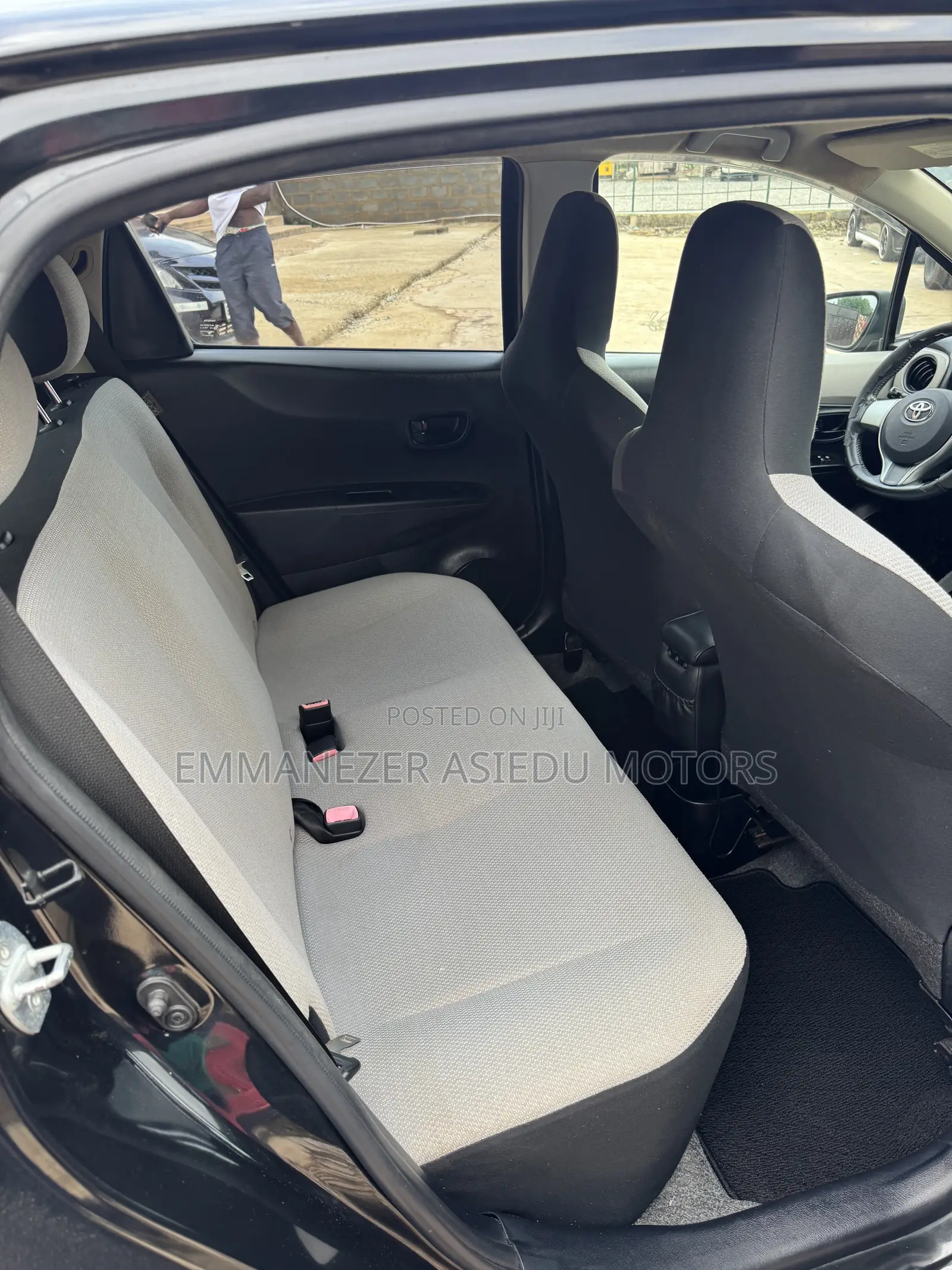 Toyota Vitz 1.0 FWD 5dr 2013 Black