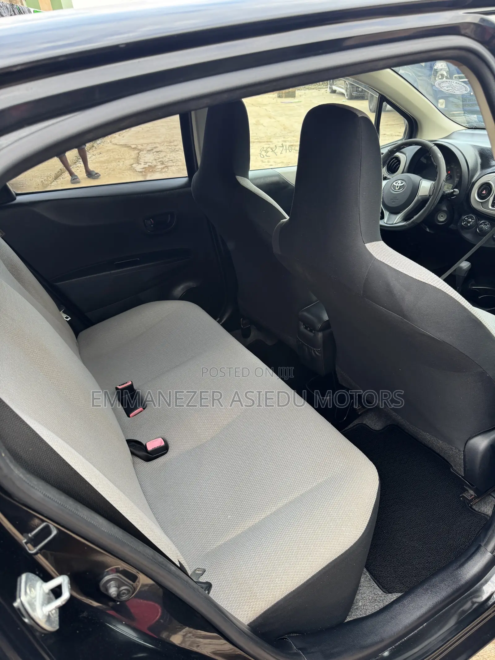 Toyota Vitz 1.0 FWD 5dr 2013 Black