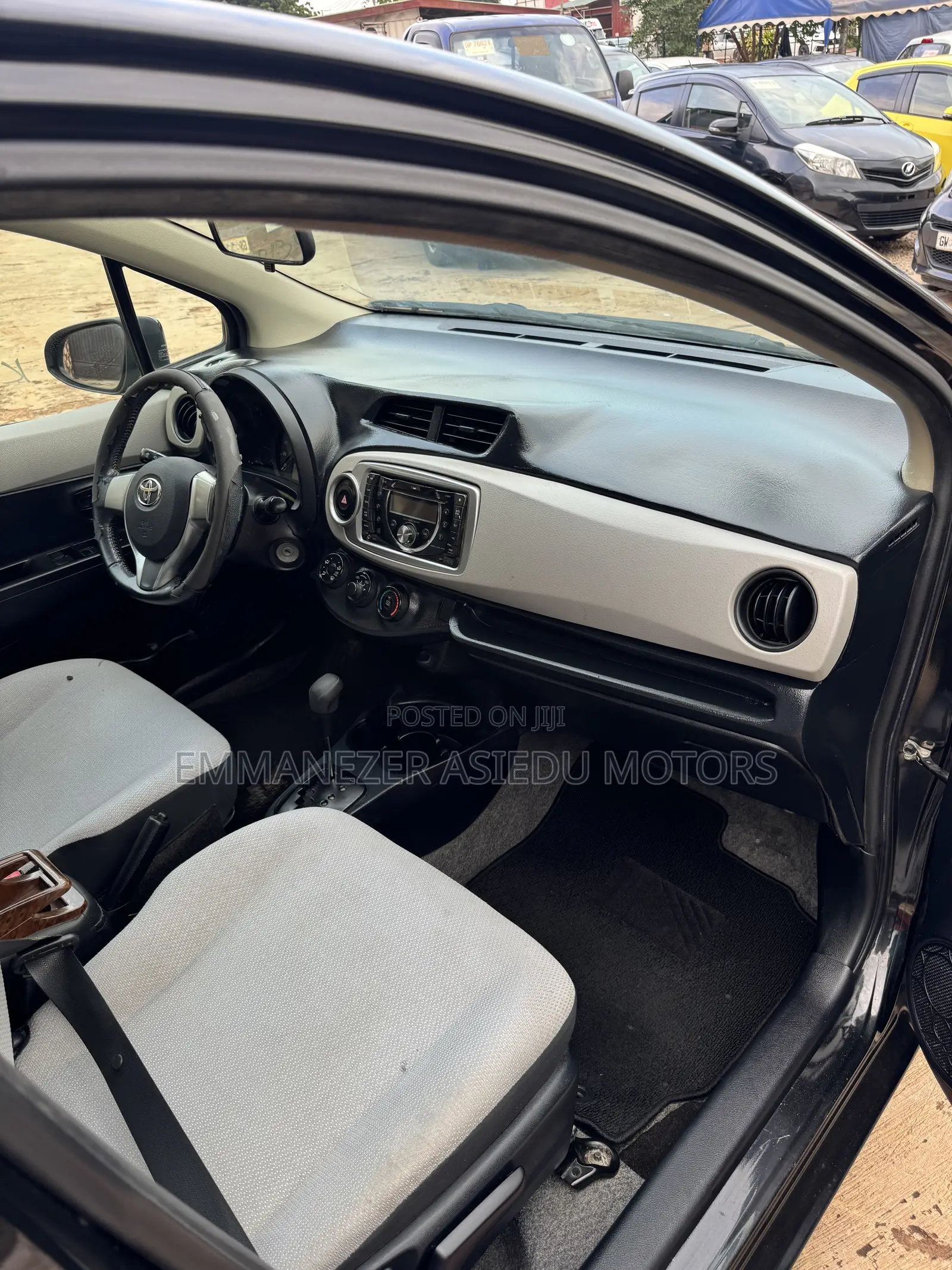 Toyota Vitz 1.0 FWD 5dr 2013 Black