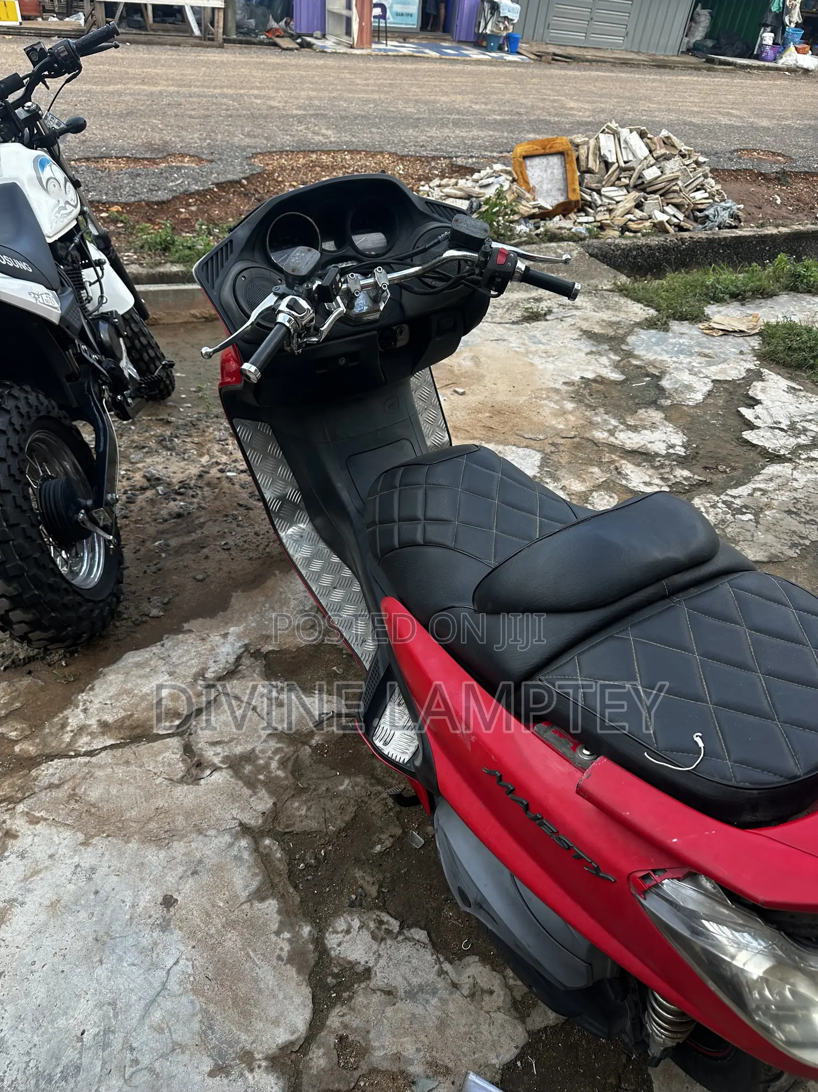 Yamaha Majesty 2012 Red