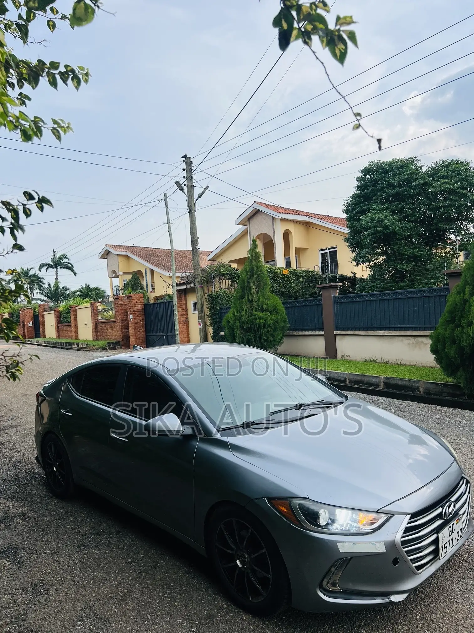 Hyundai Elantra Limited Sedan FWD (2.0L 4cyl 6A) 2017 Gray