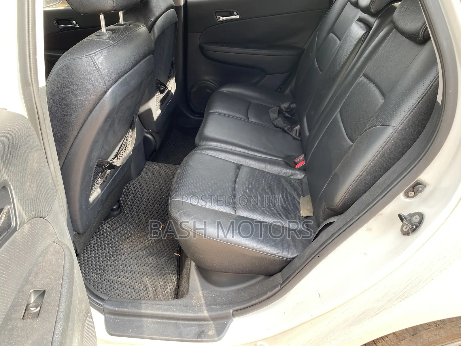 Hyundai i30 2011 White
