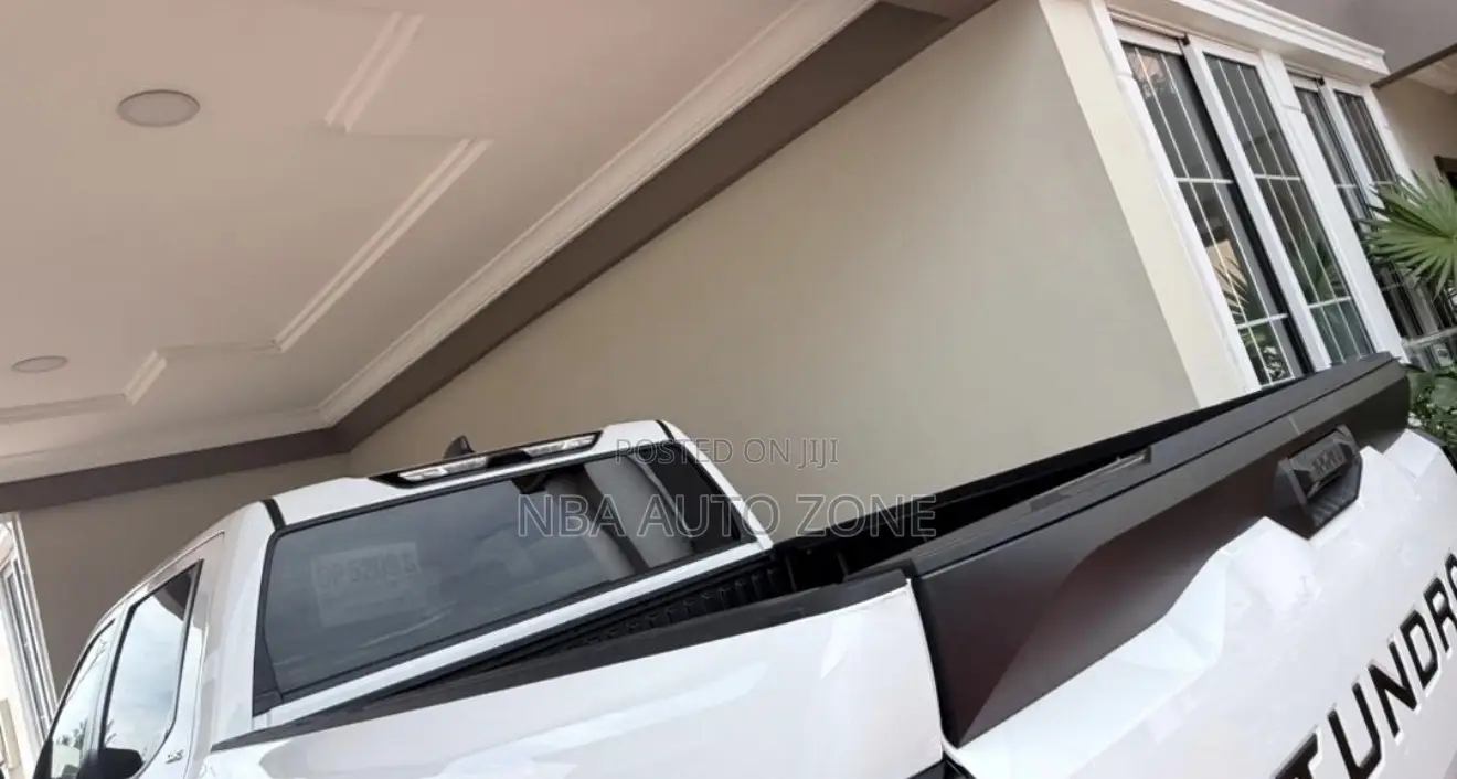 Toyota Tundra 2016-2026 Pickup Truck Bucket Cover (Hard, Trifold)
