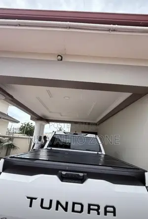 Toyota Tundra 2016-2026 Pickup Truck Bucket Cover (Hard, Trifold)