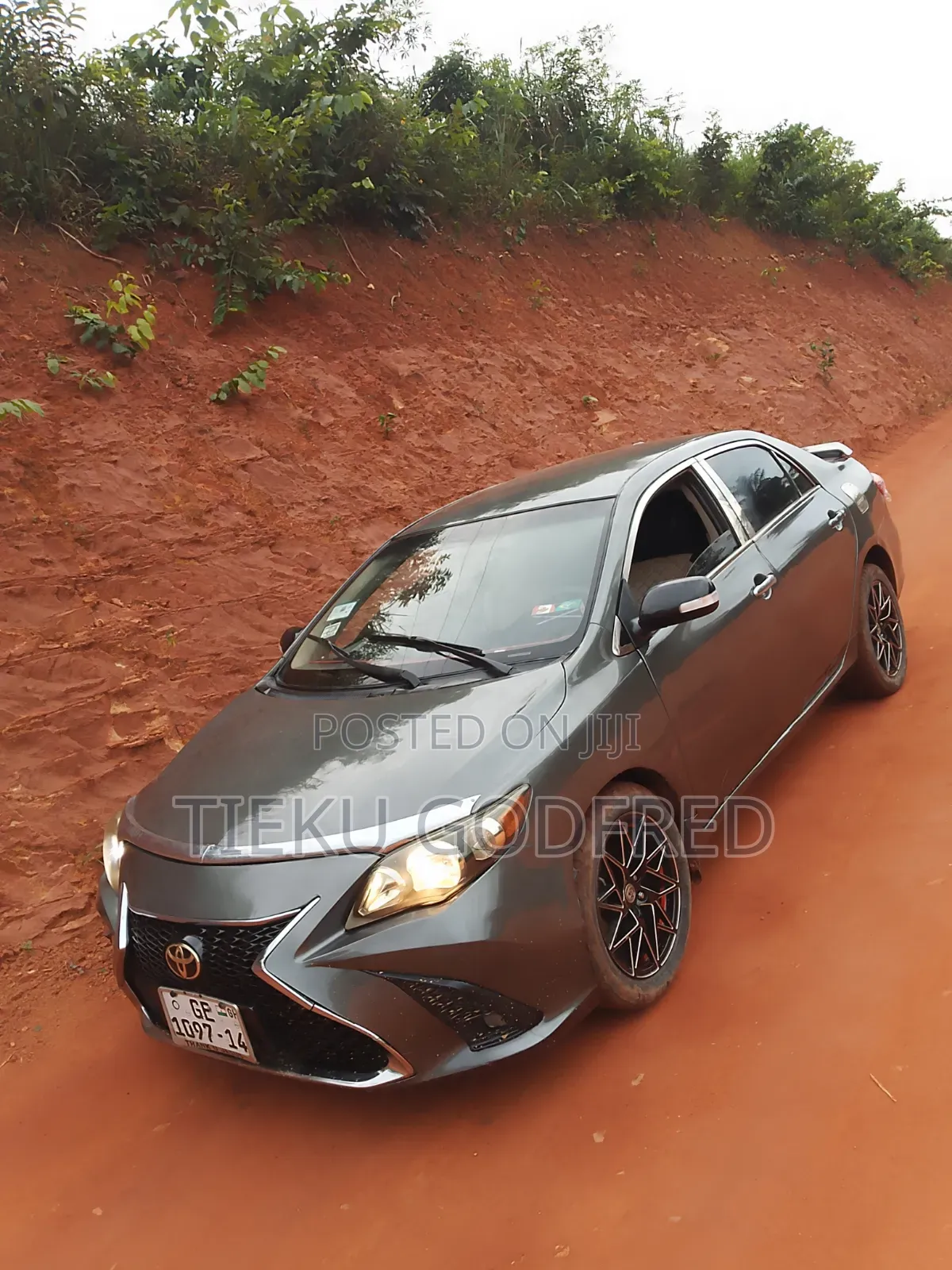 Toyota Corolla L 4-Speed Automatic 2013 Gray