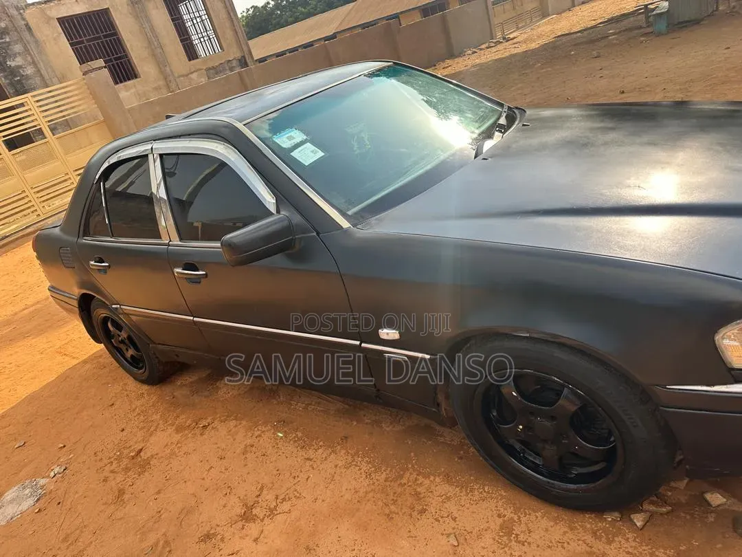 Mercedes-Benz C180 2002 Black