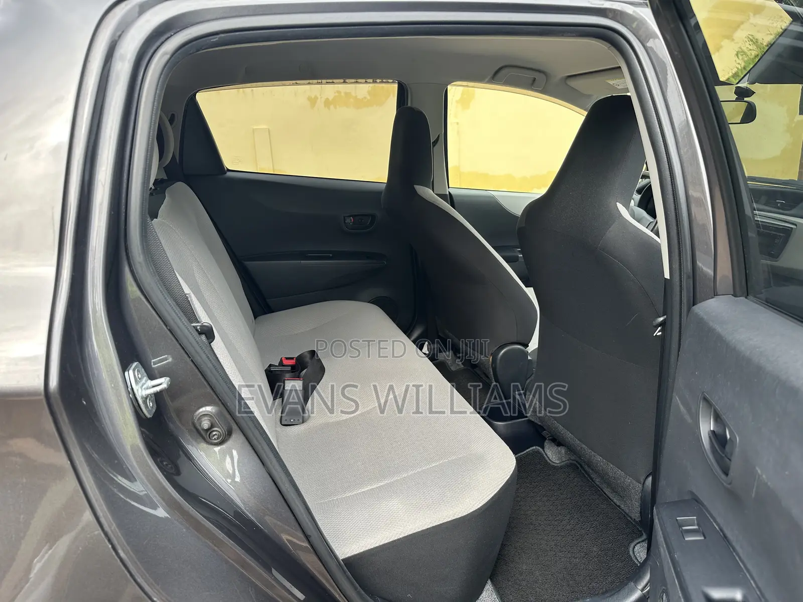 Toyota Vitz 1.3 FWD 3dr 2011