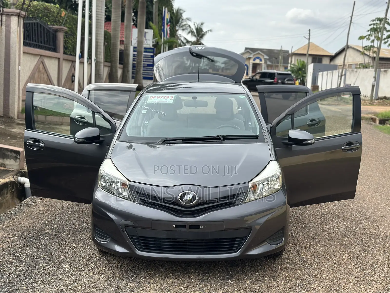 Toyota Vitz 1.3 FWD 3dr 2011