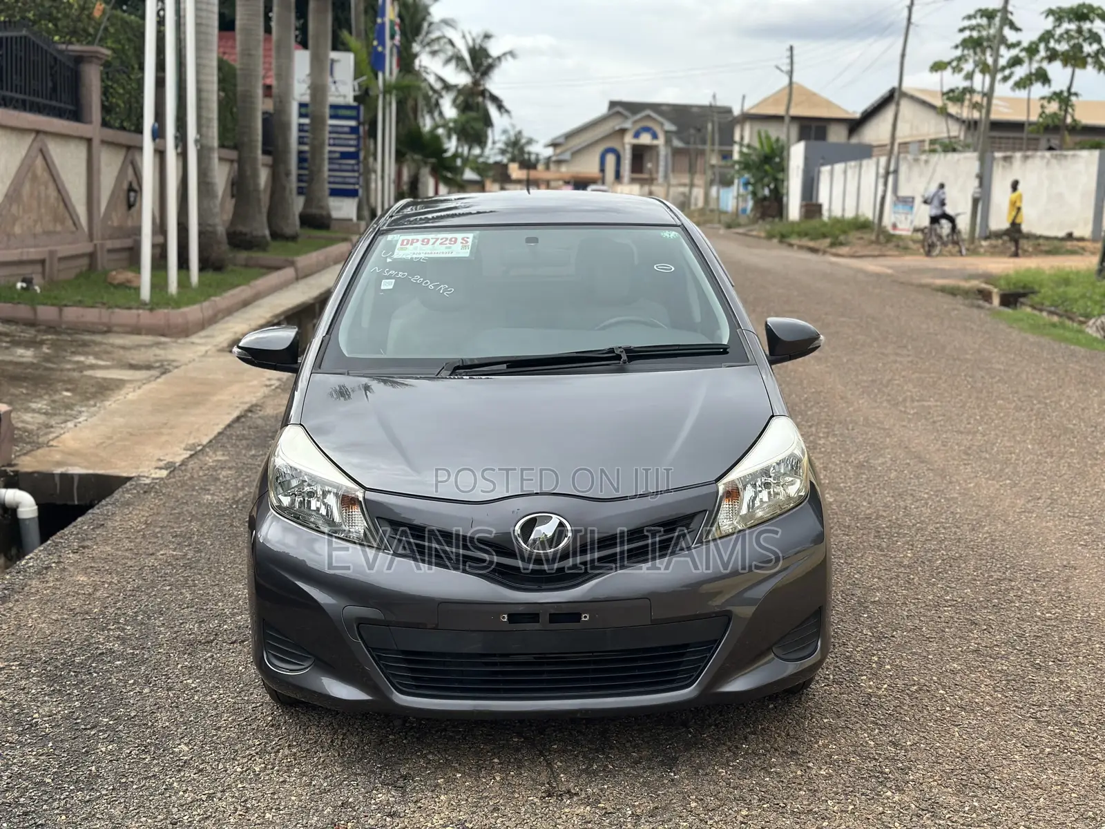 Toyota Vitz 1.3 FWD 3dr 2011