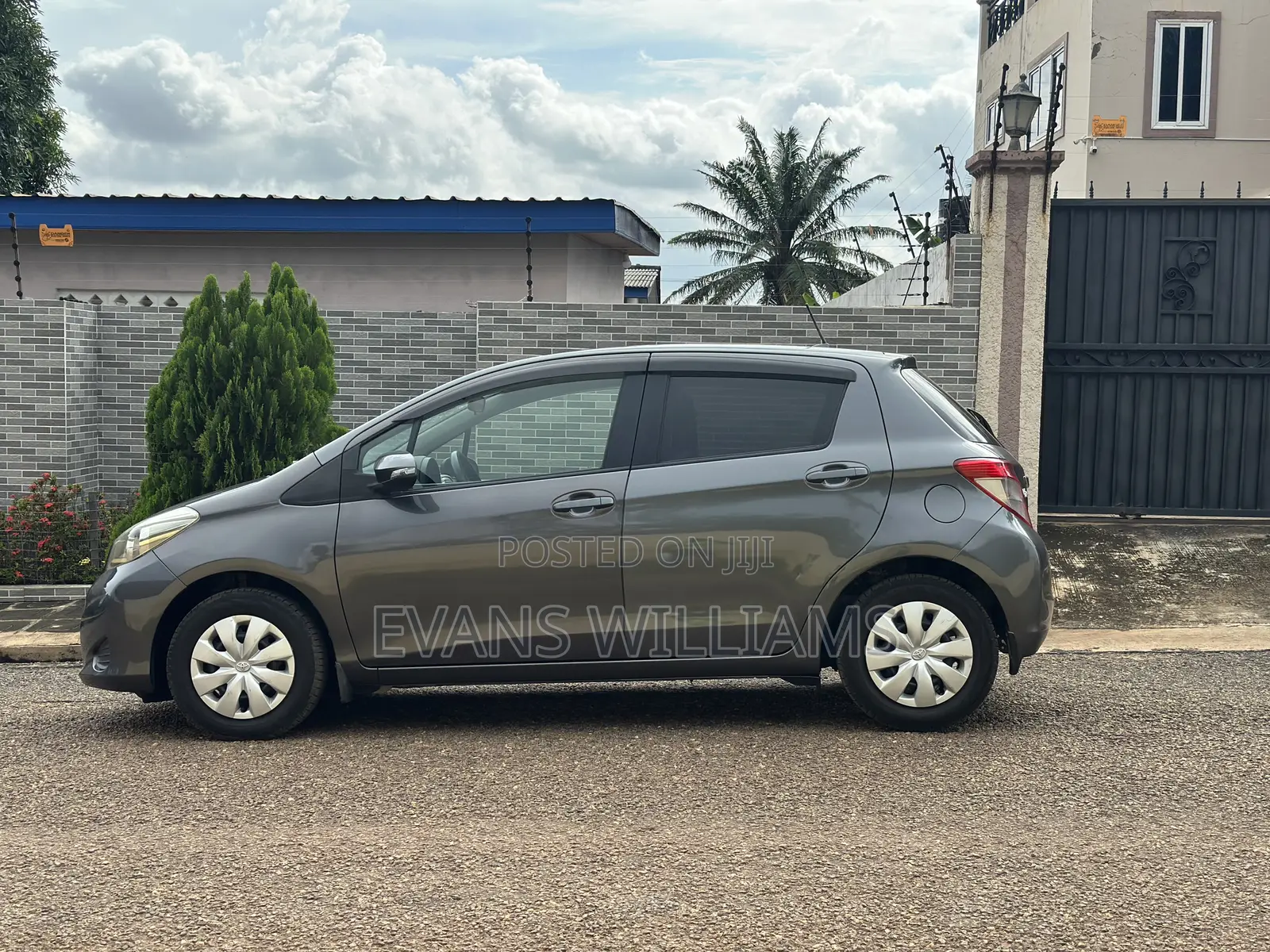 Toyota Vitz 1.3 FWD 3dr 2011