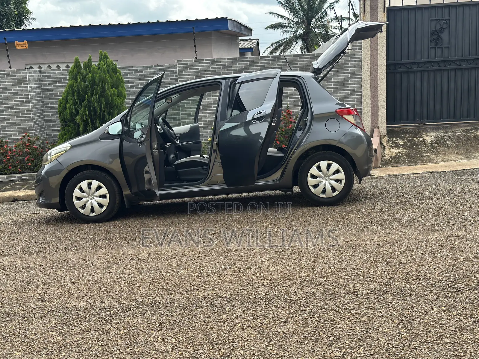 Toyota Vitz 1.3 FWD 3dr 2011