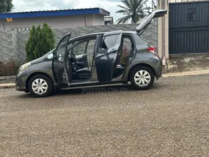 Toyota Vitz 1.3 FWD 3dr 2011