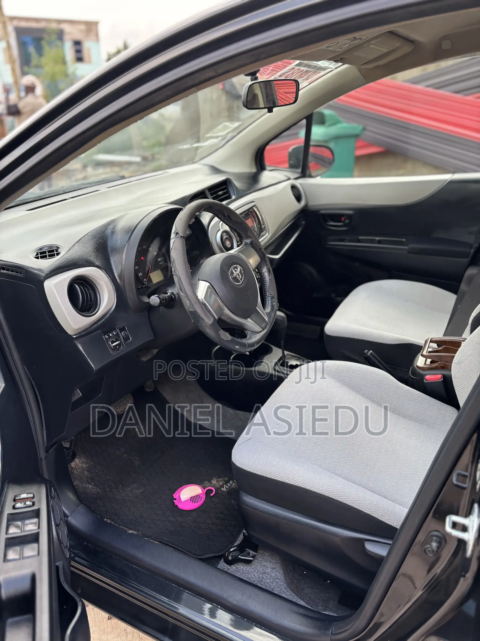 Toyota Vitz 1.0 FWD 3dr 2012 Black