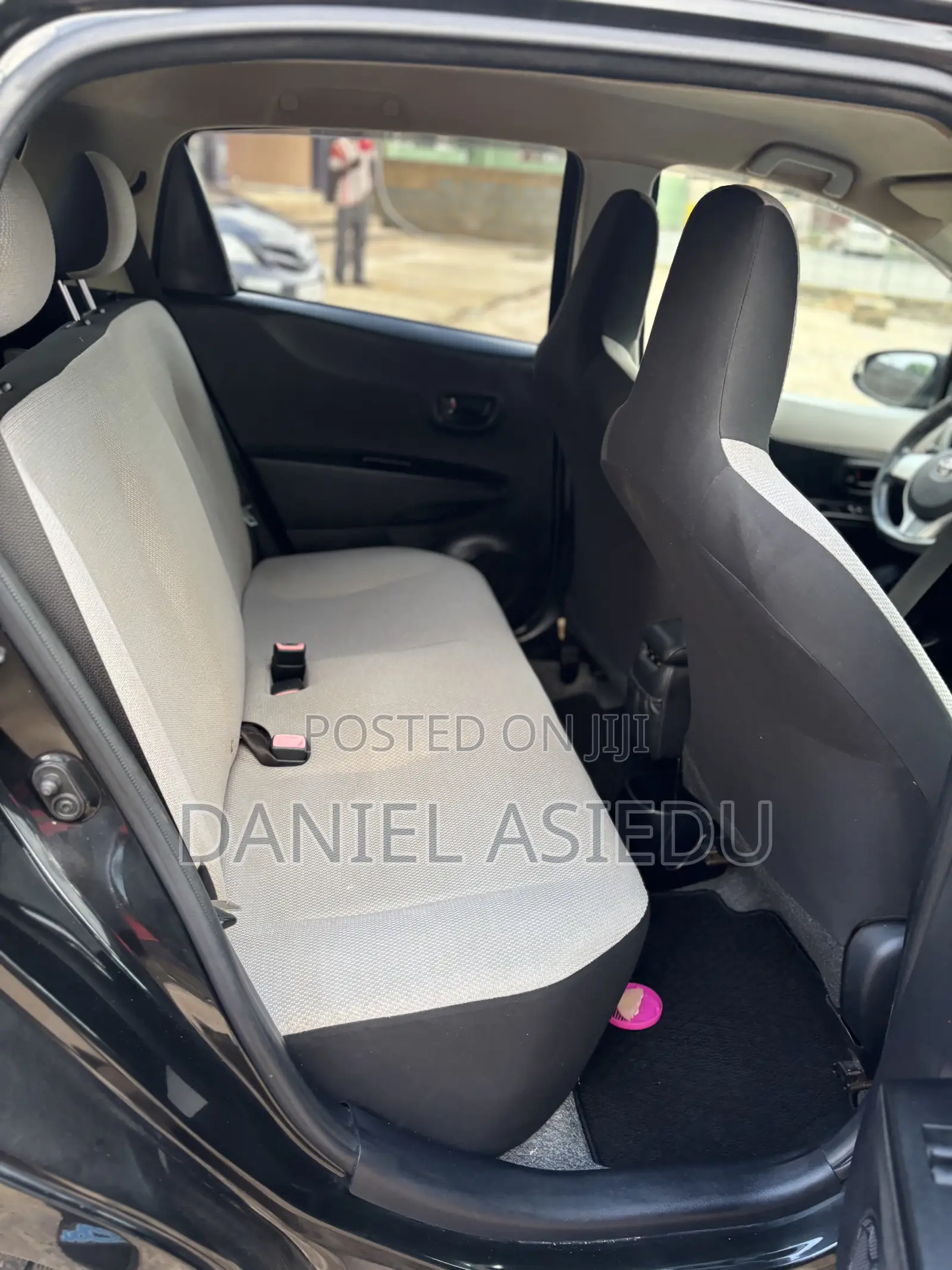 Toyota Vitz 1.0 FWD 3dr 2012 Black