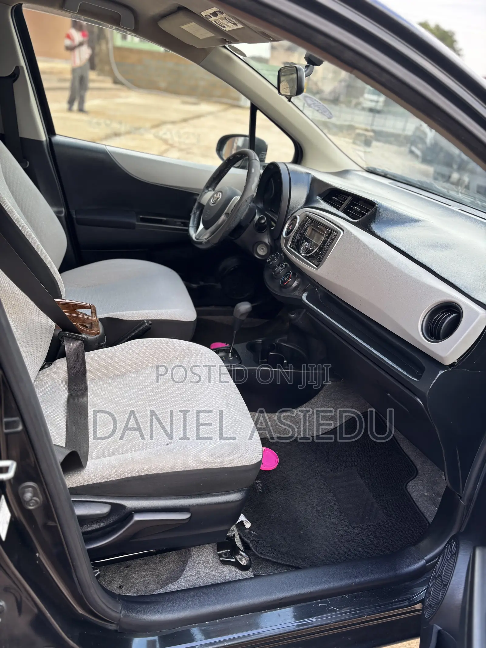 Toyota Vitz 1.0 FWD 3dr 2012 Black