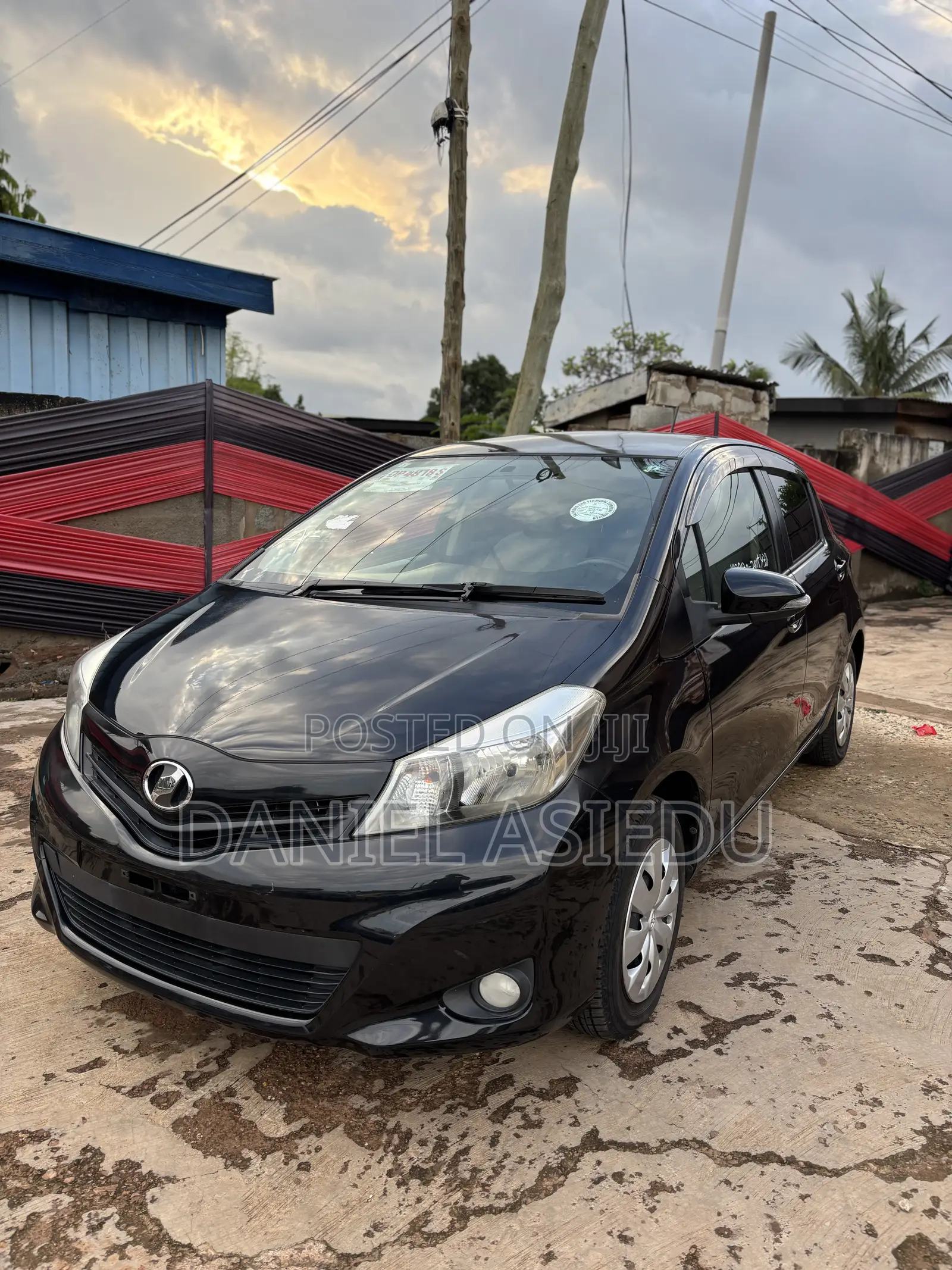 Toyota Vitz 1.0 FWD 3dr 2012 Black