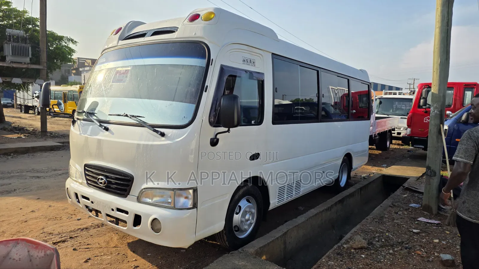 Hyundai County 2015 White