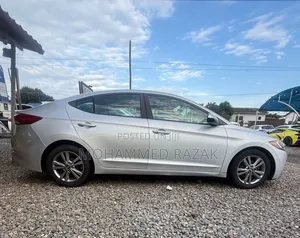 Hyundai Elantra 2017 Silver