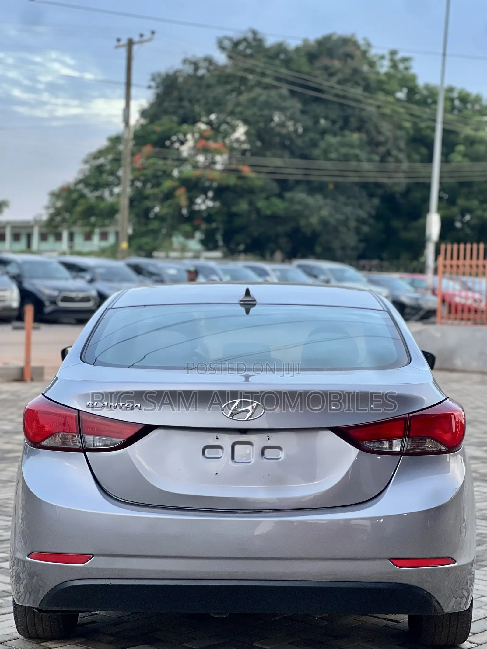 Hyundai Elantra Limited Sedan FWD (1.8L 4cyl 6A) 2016 Gray