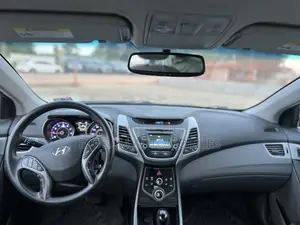Hyundai Elantra Limited Sedan FWD (1.8L 4cyl 6A) 2016 Gray
