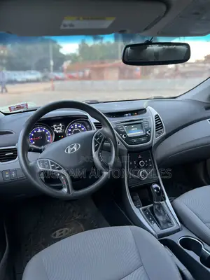 Hyundai Elantra Limited Sedan FWD (1.8L 4cyl 6A) 2016 Gray