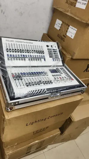 Pearl DMX Console