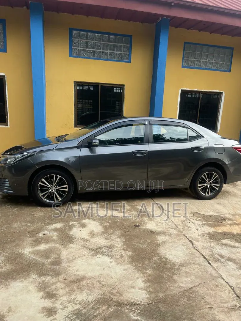 Toyota Corolla Altis 2017 Gray