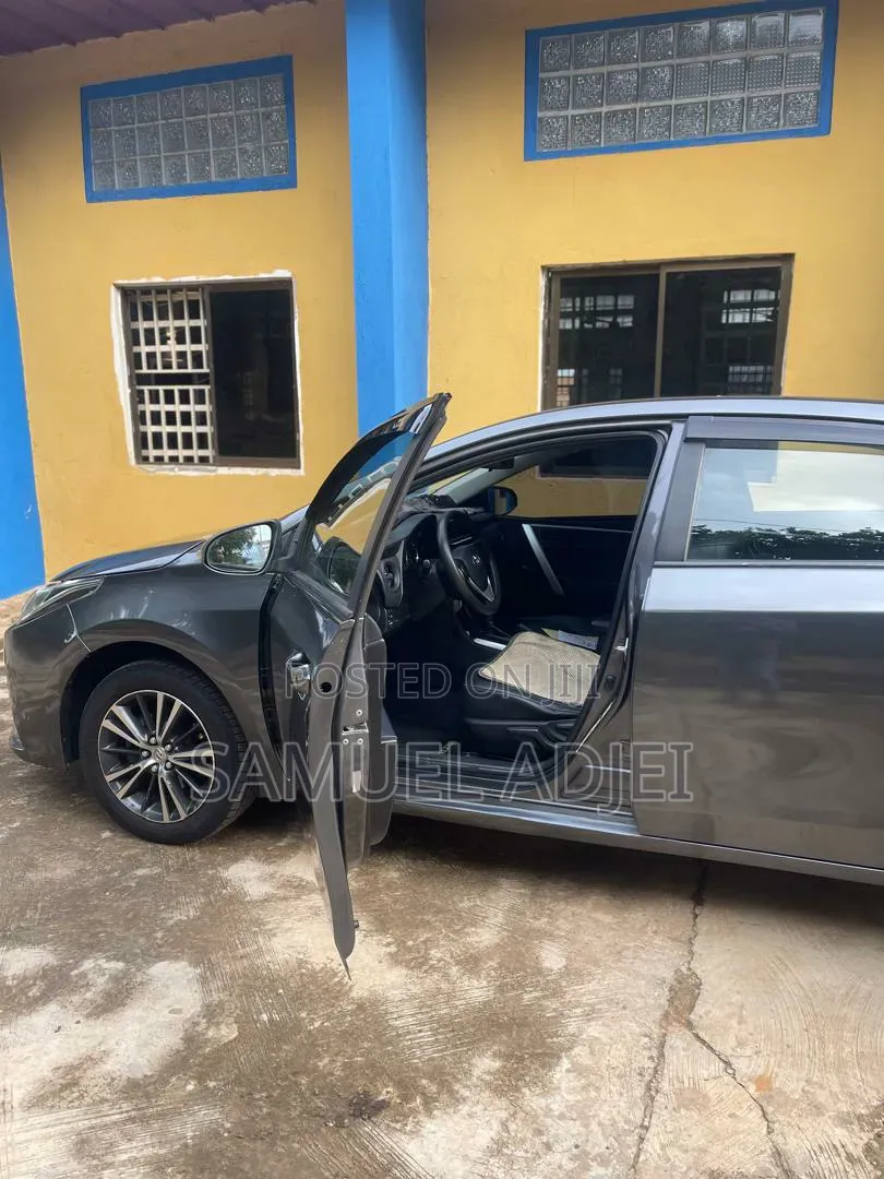 Toyota Corolla Altis 2017 Gray