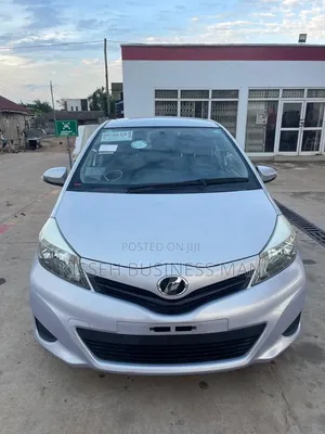 Toyota Vitz 1.3 FWD 5dr 2013 Purple