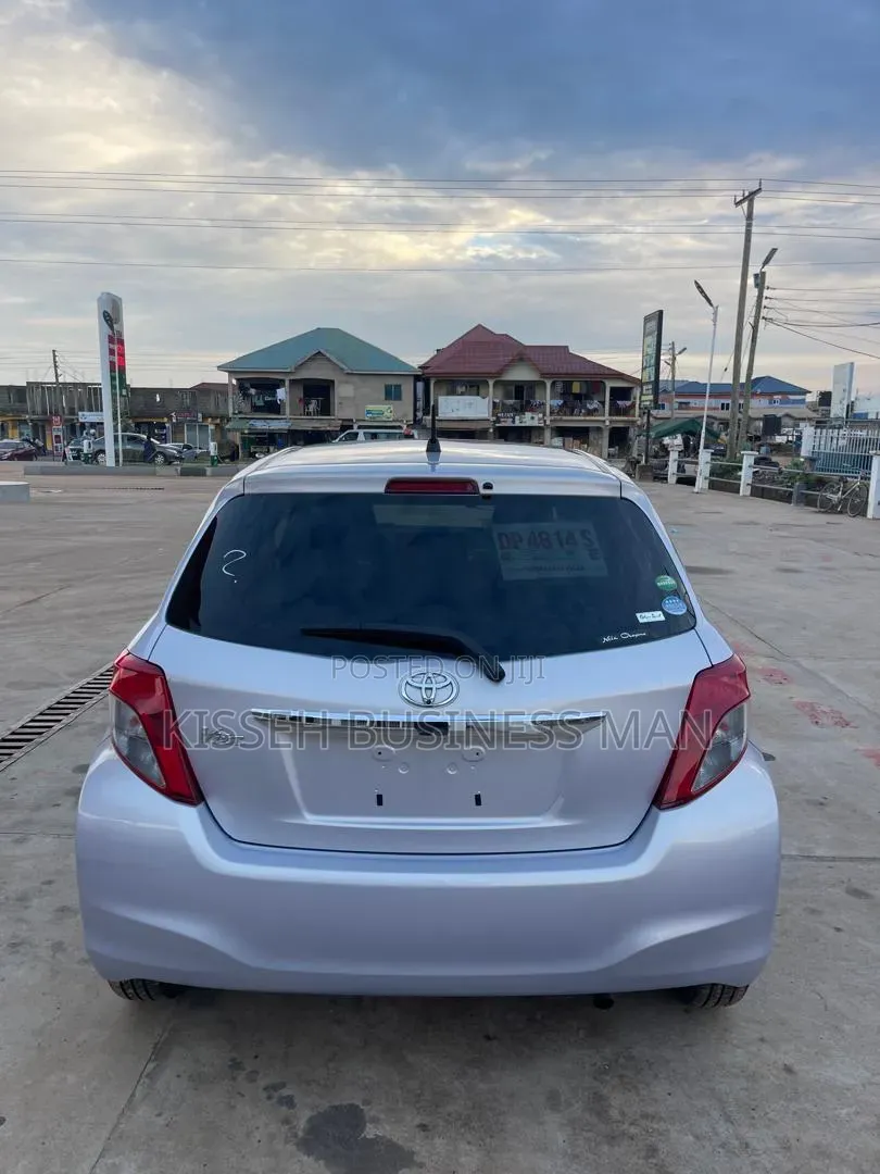 Toyota Vitz 1.3 FWD 5dr 2013 Purple