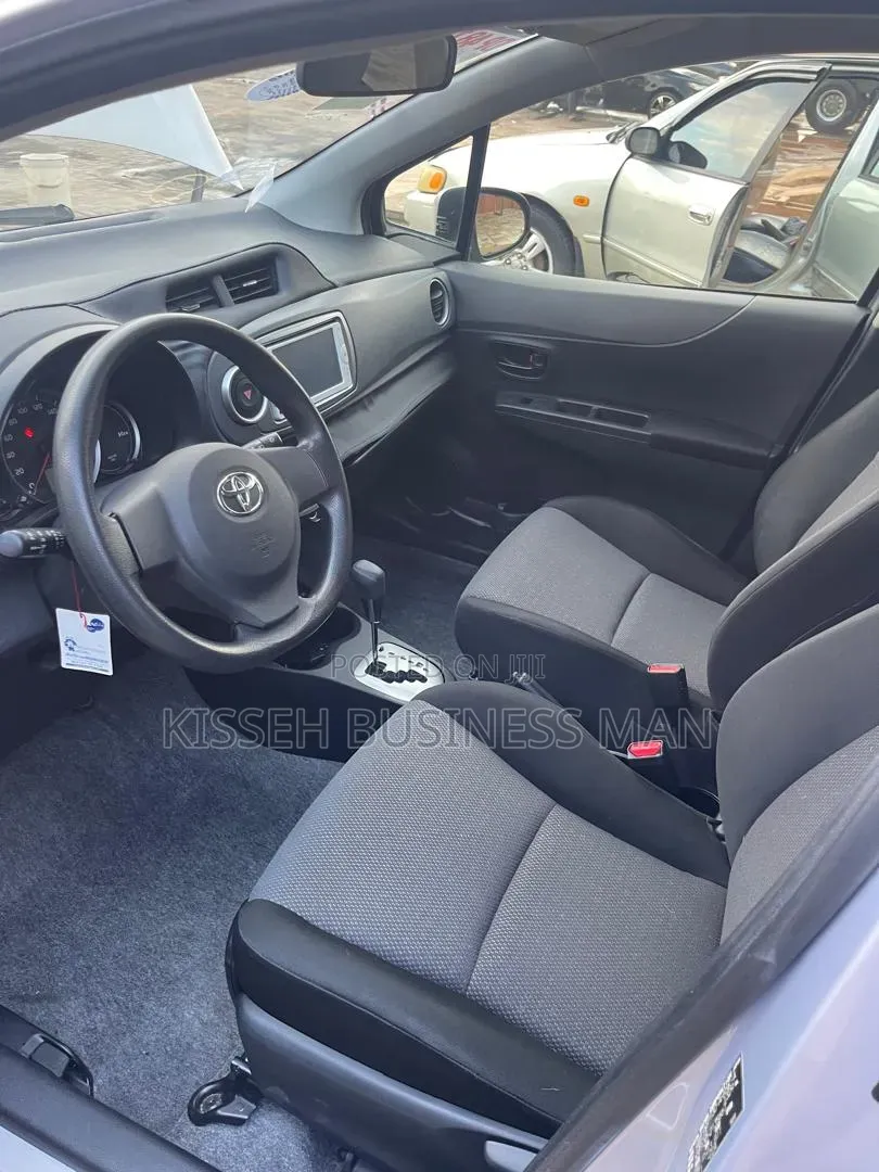 Toyota Vitz 1.3 FWD 5dr 2013 Purple