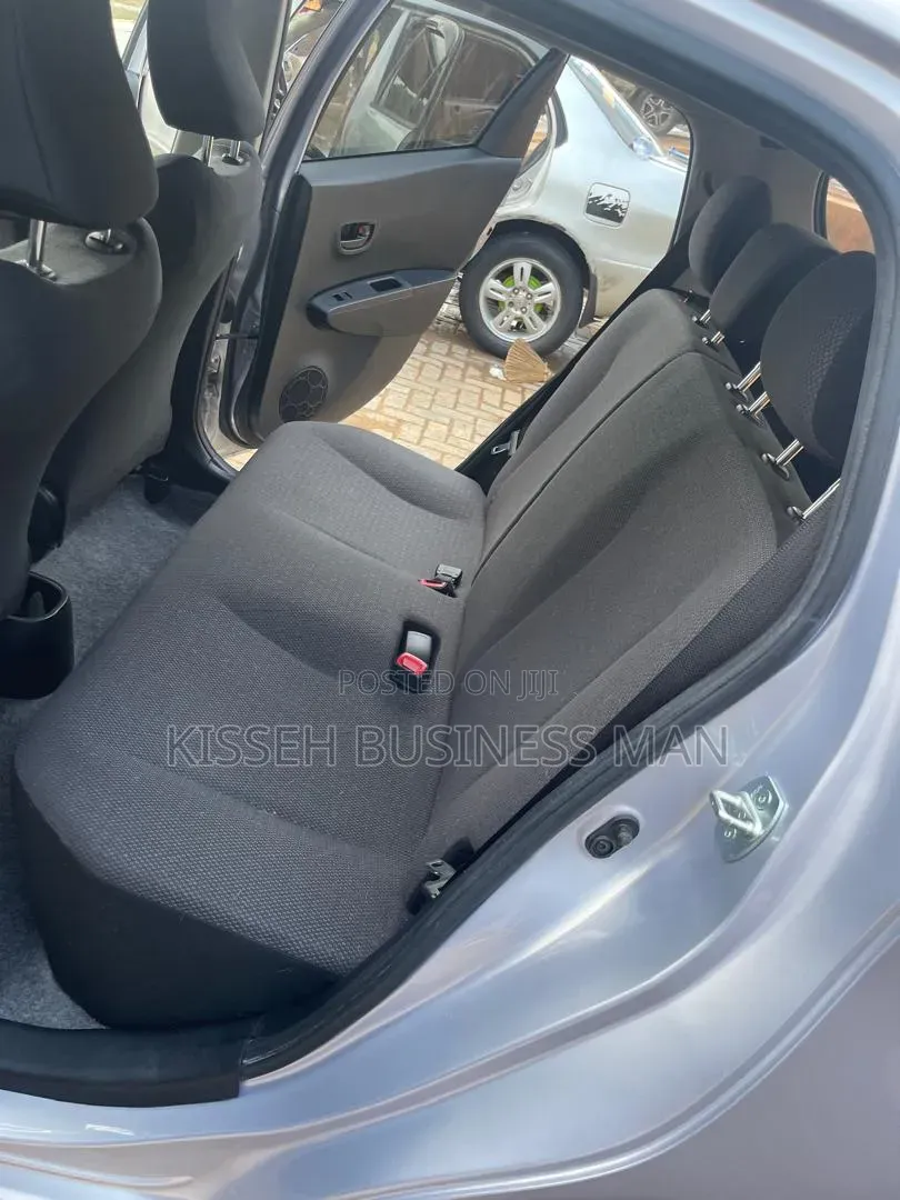Toyota Vitz 1.3 FWD 5dr 2013 Purple