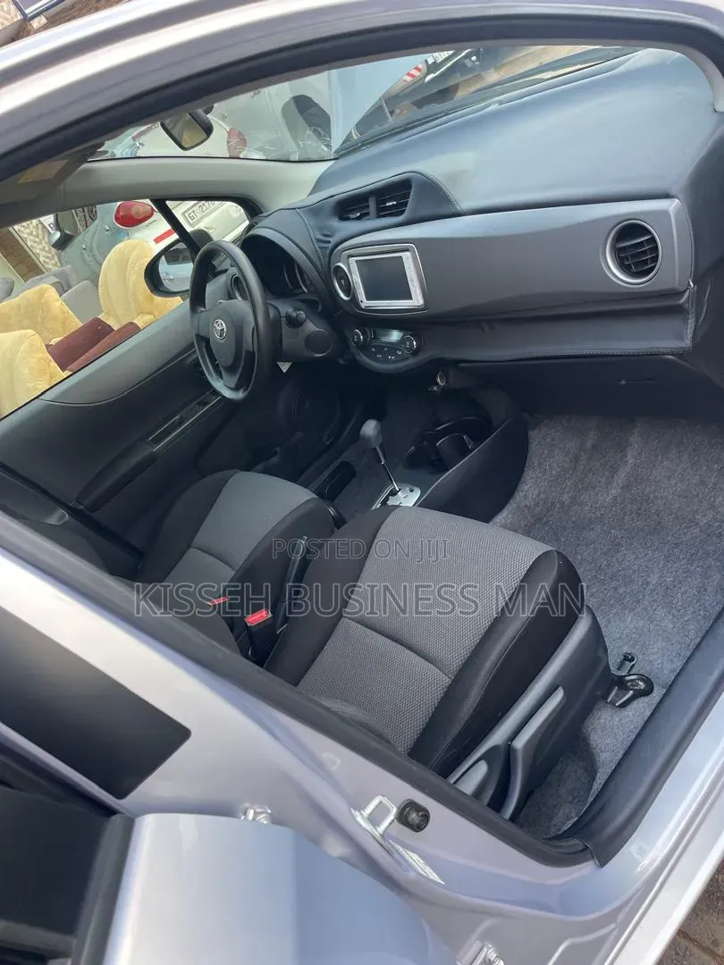 Toyota Vitz 1.3 FWD 5dr 2013 Purple