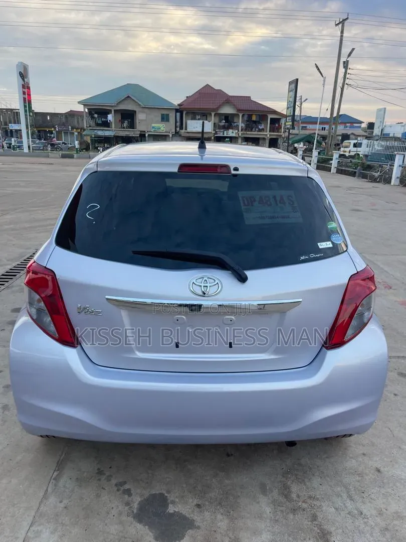 Toyota Vitz 1.3 FWD 5dr 2013 Purple