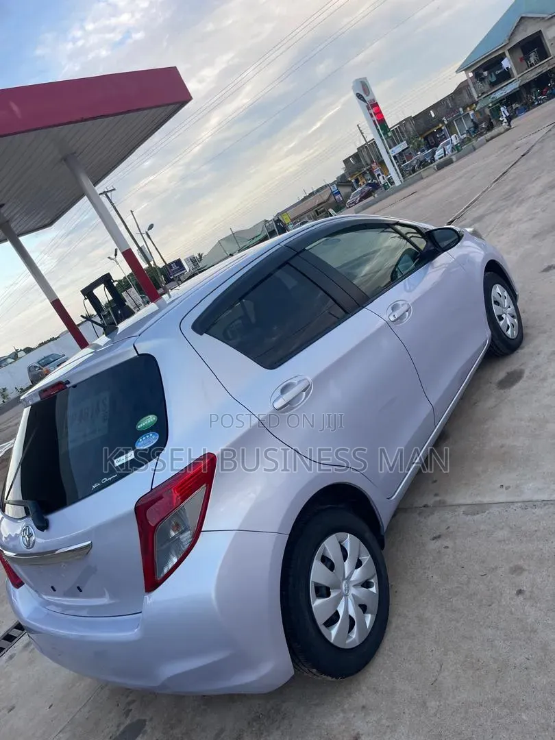 Toyota Vitz 1.3 FWD 5dr 2013 Purple
