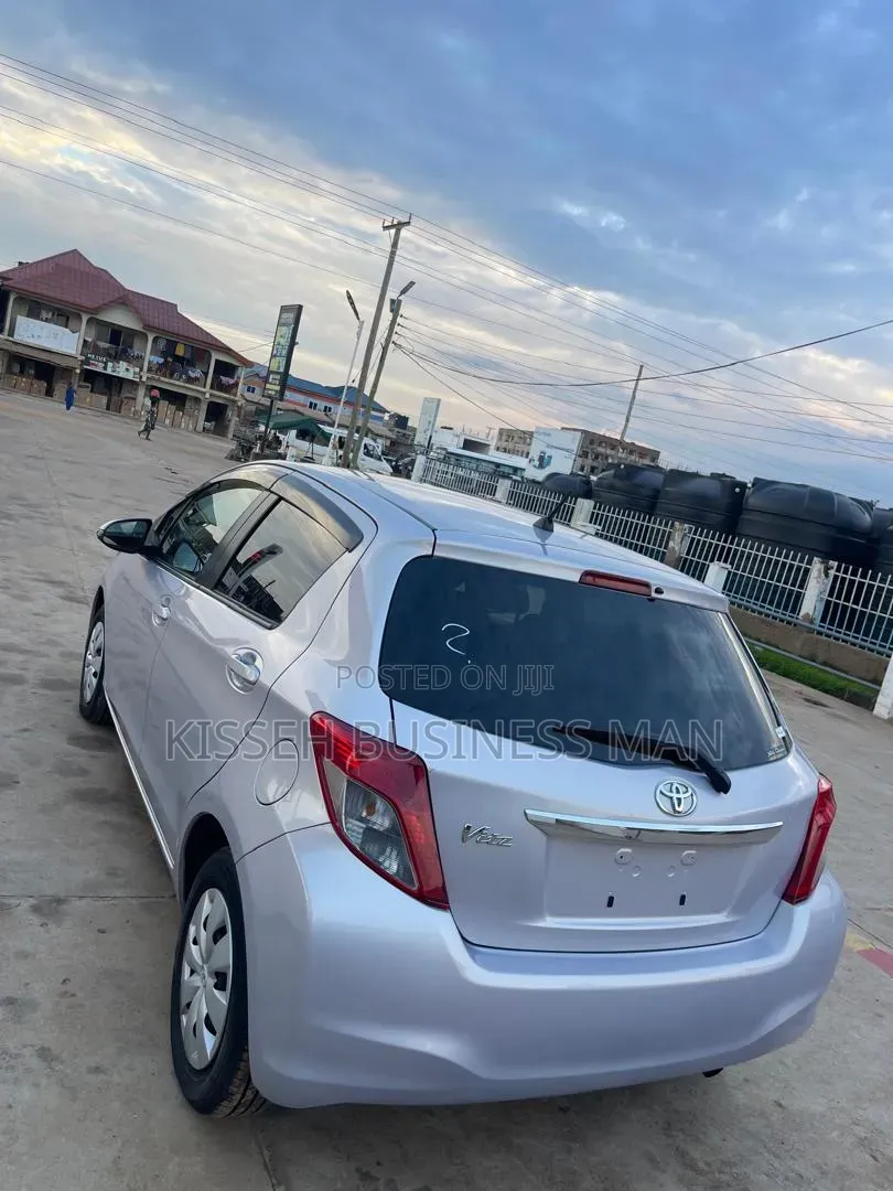 Toyota Vitz 1.3 FWD 5dr 2013 Purple