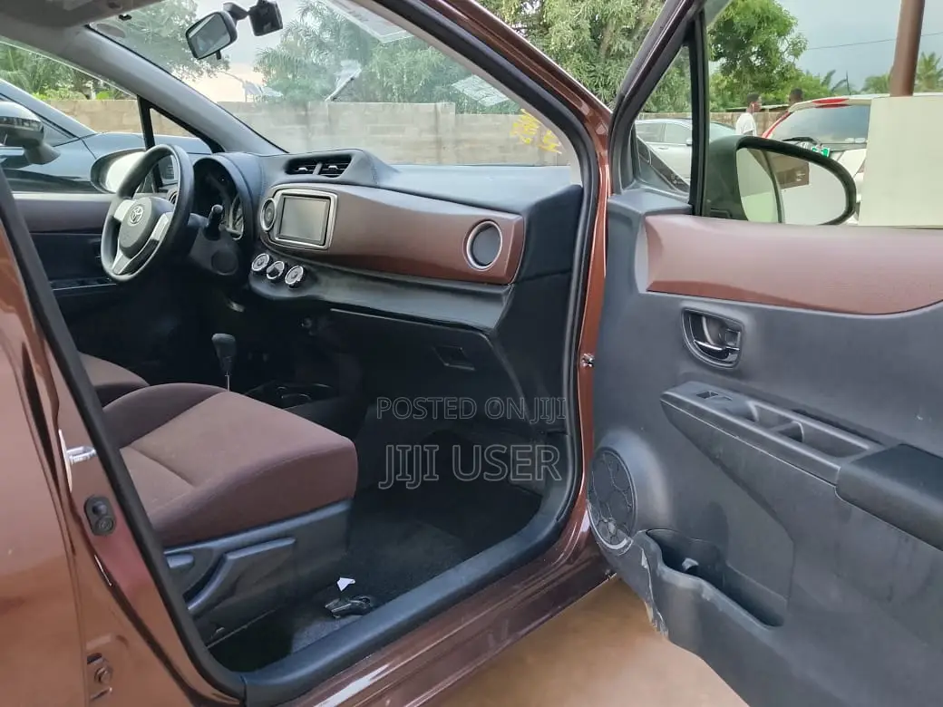 Toyota Vitz 1.3 FWD 5dr 2012 Brown