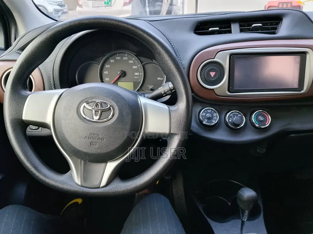 Toyota Vitz 1.3 FWD 5dr 2012 Brown
